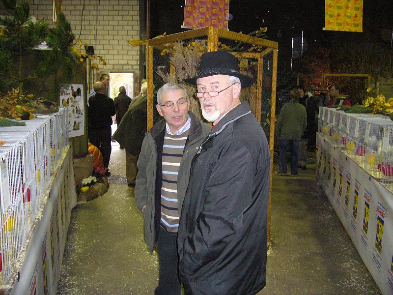 Mastholte 2008 197.jpg - Preisrichter hier Anton Lütkehellweg informieren sich bei den Züchtern